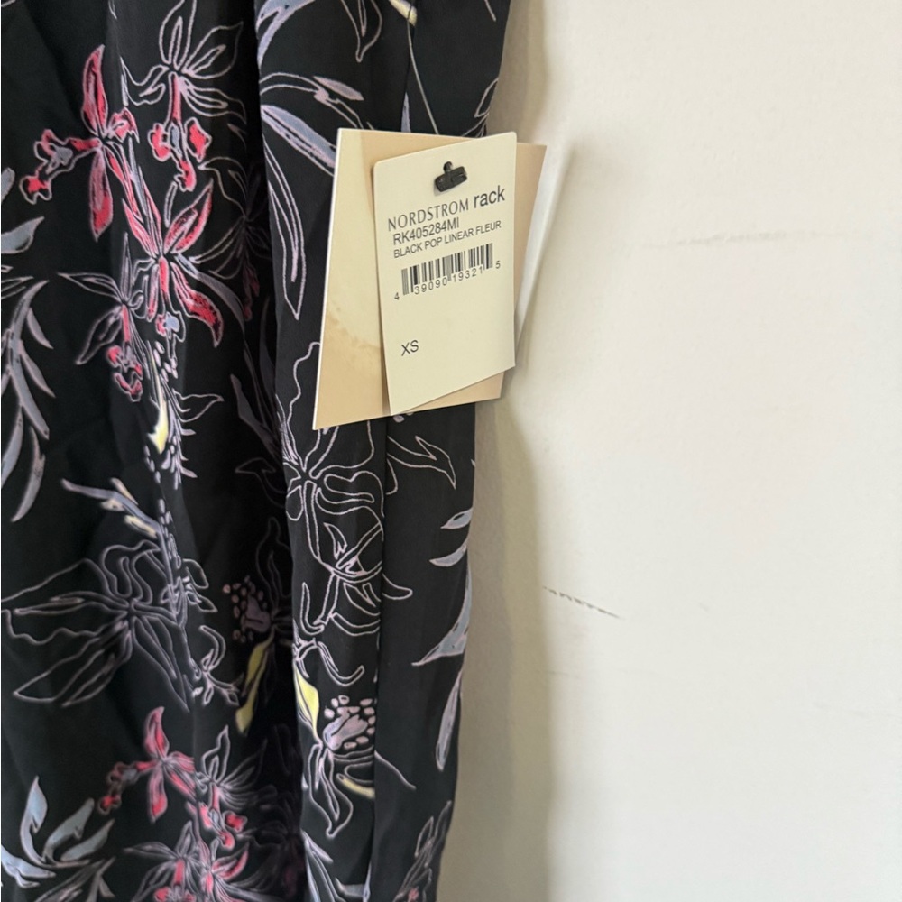Woman’s Black Floral Short Sleeve Top Blouse Hi Low XS NWT - Picture 5 of 6
